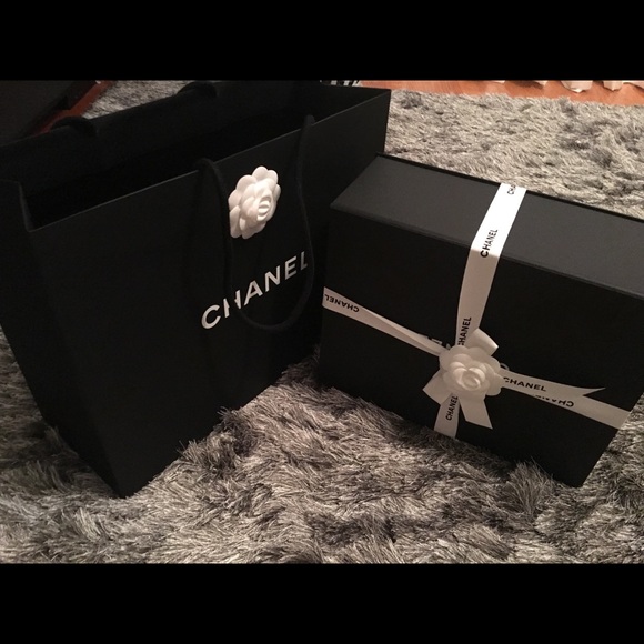 CHANEL Gabrielle - Picture 2 of 2